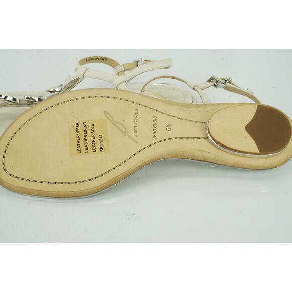 B. Brian Atwood Leather Crickett Silver Arrowhead T Strappy Sandal Size 6.5 Flat - Picture 4 of 10